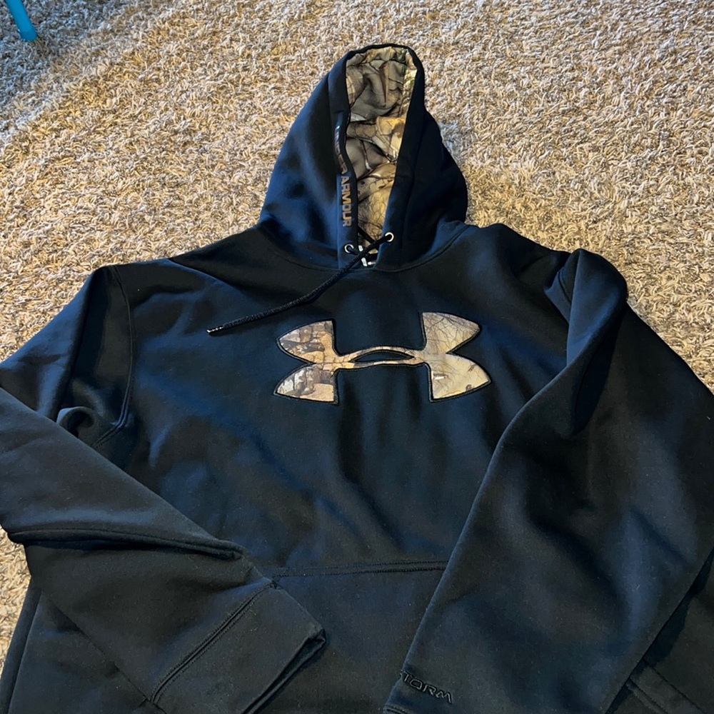 Mens UA “Storm” hoodie Large